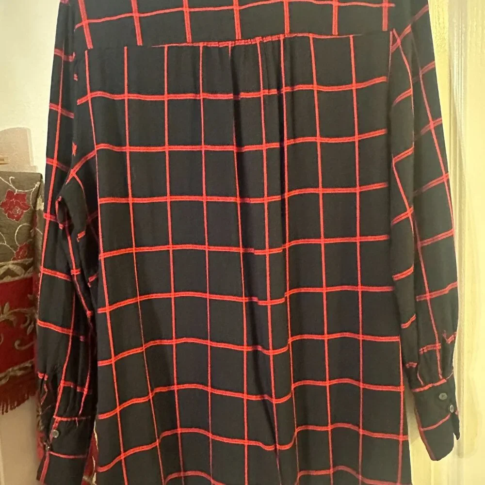 ❤️ LOFT Black & Red Windowpane Plaid Button-Down Blouse | Size L - Picture 4 of 4